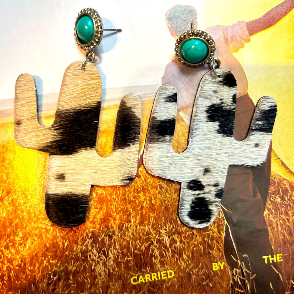 NWT cactus/cow print earrings